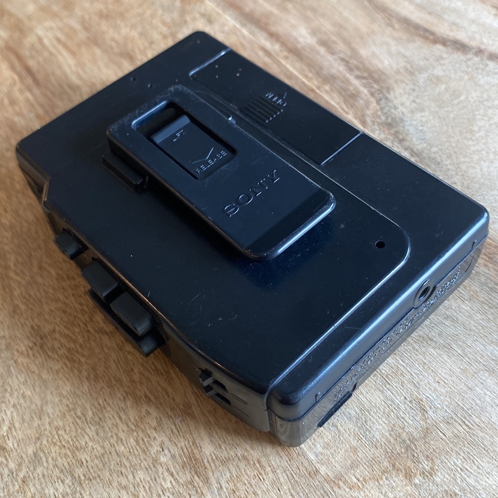 Sony Walkman WM-FX30 Auto-reverse Radio/ cassette Player FOR PARTS NOT WORKING - Picture 9 of 9